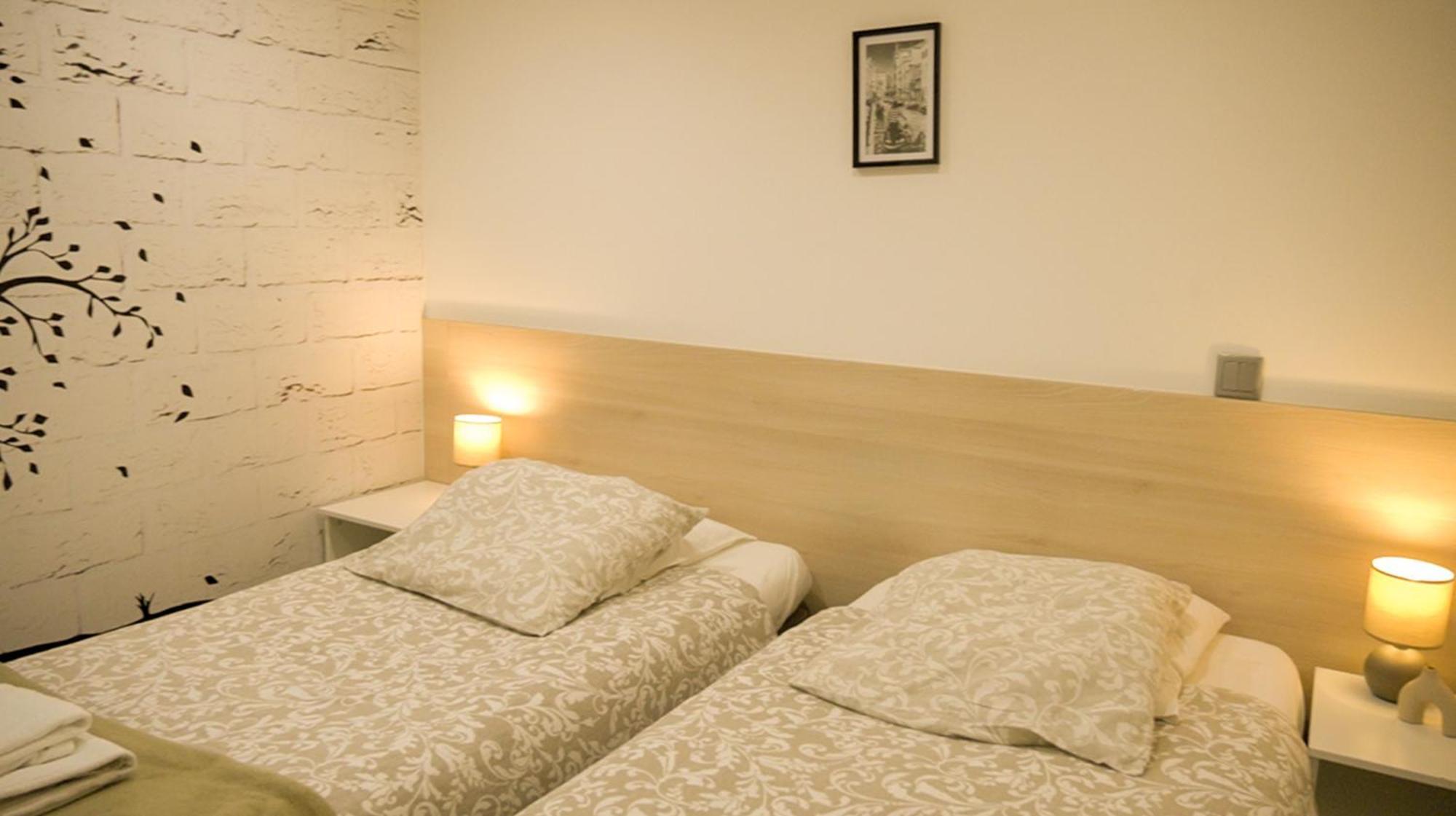Appartement 1-4 Pers - Aeroport Cdg, Parc Expo, Villepinte - A L'Ombre Du Pin "9" Le Pin  Exteriör bild